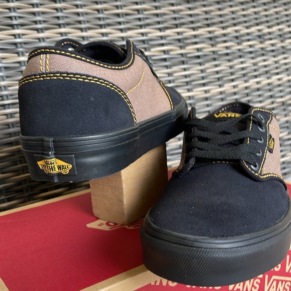 Vans Men’s Atwood
VN000CX8B29
Sneakers
Color: Outcore Phantom/Black - Picture 9 of 16